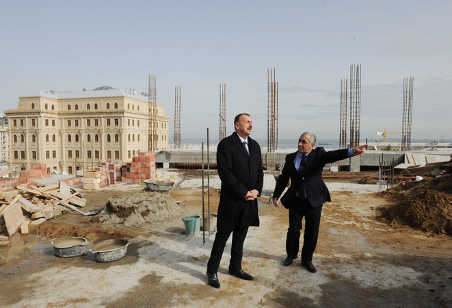 Azerbaijani President inspects construction in new building of school in Sabail district (PHOTO)