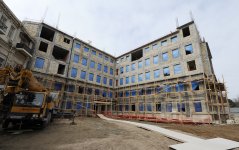 Azerbaijani President inspects construction in new building of school in Sabail district (PHOTO)