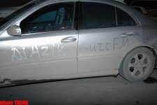 Радио-телеведущий Азер Ширин кайфует от грязного автомобиля (фотосессия)