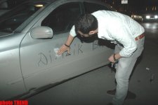 Радио-телеведущий Азер Ширин кайфует от грязного автомобиля (фотосессия)