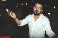 Радио-телеведущий Азер Ширин кайфует от грязного автомобиля (фотосессия)