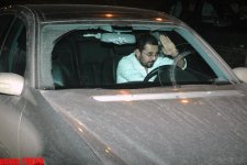 Радио-телеведущий Азер Ширин кайфует от грязного автомобиля (фотосессия)