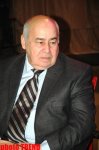 Телеведущие Фирдовси Атакишиев и Хадиджа Сенангызы c молодыми певцами отметили Новруз (фотосессия)
