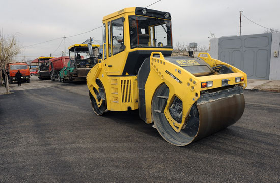 Azerbaijan's President examines work done in districts of Baku (PHOTO)