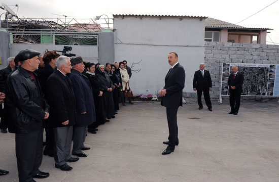 Azerbaijan's President examines work done in districts of Baku (PHOTO)