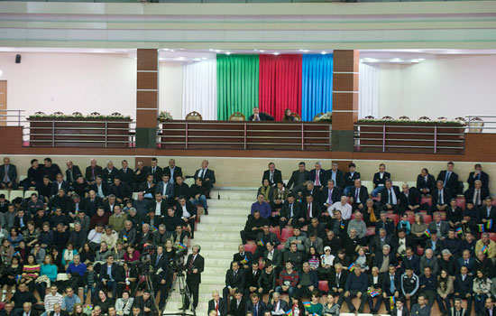 President Ilham Aliyev and his spouse Mehriban Aliyeva watch Challenge Cup final in Baku (PHOTO)