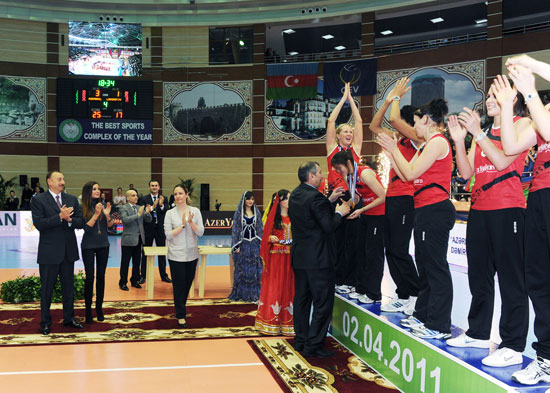President Ilham Aliyev and his spouse Mehriban Aliyeva watch Challenge Cup final in Baku (PHOTO)