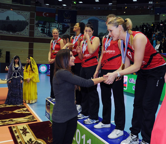 President Ilham Aliyev and his spouse Mehriban Aliyeva watch Challenge Cup final in Baku (PHOTO)