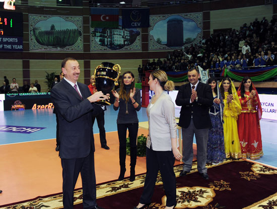 President Ilham Aliyev and his spouse Mehriban Aliyeva watch Challenge Cup final in Baku (PHOTO)