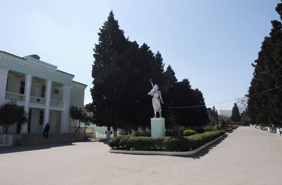 Azerbaijani President gets acquainted with improvement work in Bilajari and Sulutapa settlements (PHOTO)