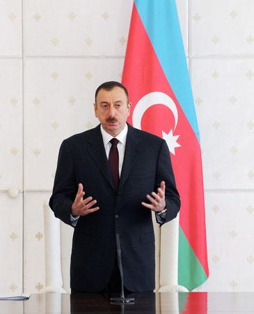 Azerbaijani president: Azerbaijan's economy successfully develops in first quarter of 2011 (PHOTO)