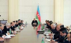 Azerbaijani president: Azerbaijan's economy successfully develops in first quarter of 2011 (PHOTO)