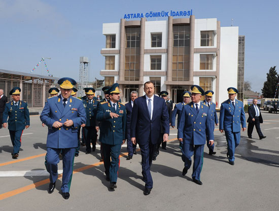 Azerbaijani President gets acquainted with conditions created in Astara customs office (PHOTO)