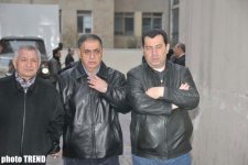 Друзья и близкие пришли попрощаться с Анаром Мамедхановым (фотосессия)
