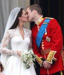 Свадебное платье Кейт Миддлтон выставили в Букингемском дворце (фотосессия)