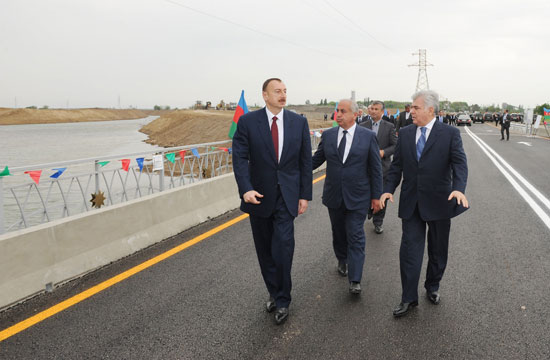 Президент Азербайджана принял участие в открытии моста через новый приток реки Араз (ФОТО)