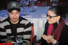 Прикол-тайм! Лопнувшая жвачка "подогрела" беседу двух певцов - Рамала и Натаван