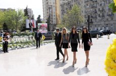 Президент Азербайджана и его супруга побывали на Празднике цветов (ФОТО)