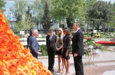 Президент Азербайджана и его супруга побывали на Празднике цветов (ФОТО)