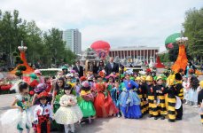 Президент Азербайджана и его супруга побывали на Празднике цветов (ФОТО)