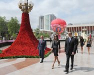 Президент Азербайджана и его супруга побывали на Празднике цветов (ФОТО)