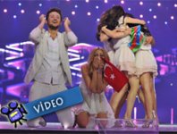 Нигяр на сцене с флагом Турции - слезы, извинения и признания турков после "Евровидения" (видео-фото)