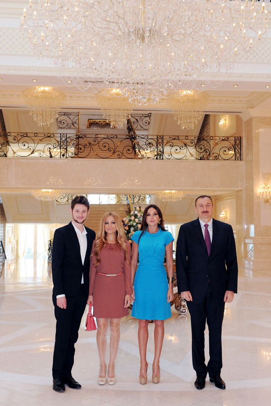 President Ilham Aliyev and First Lady Mehriban Aliyeva receive Azerbaijani Eurovision Song Contest 2011 winners (UPDATE) (PHOTO)