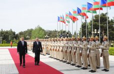 В Баку состоялась церемония официальной встречи Президента Чехии (ФОТО)