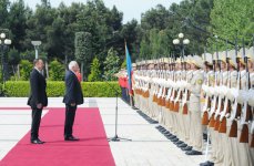 В Баку состоялась церемония официальной встречи Президента Чехии (ФОТО)