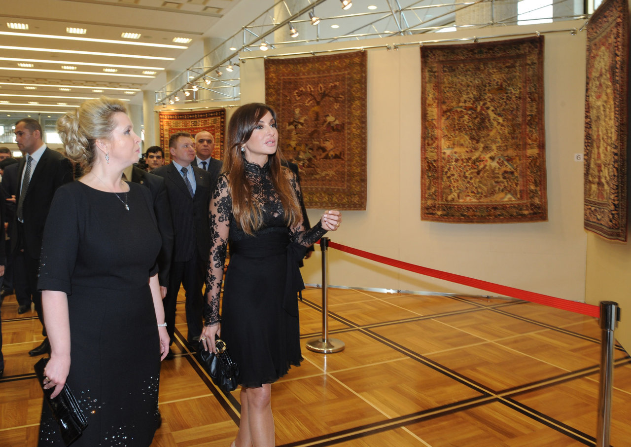 First ladies of Azerbaijan and Russia hold talks (PHOTO)