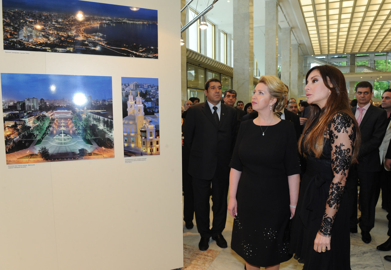 First ladies of Azerbaijan and Russia hold talks (PHOTO)