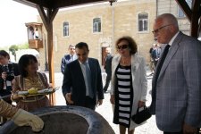 Президент Чехии прогулялся по Ичери Шехер (фотосессия)