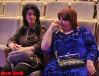 Микрофон Элтона Джона достался Эльтону Гусейналиеву: "Один цветок может быть прекраснее, чем множество цветов" (фотосессия)