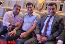 Микрофон Элтона Джона достался Эльтону Гусейналиеву: "Один цветок может быть прекраснее, чем множество цветов" (фотосессия)