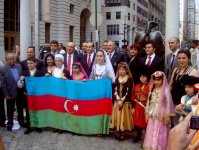 Праздничное шествие с азербайджанскими флагами на улицах Нью-Йорка (видео-фотосессия)