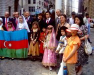 Праздничное шествие с азербайджанскими флагами на улицах Нью-Йорка (видео-фотосессия)