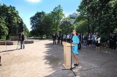 Вице-президент Фонда Гейдара Алиева Лейла Алиева приняла участие в открытии сквера имени Низами Гянджеви в Санкт-Петербурге (ФОТО)