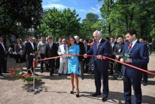 Вице-президент Фонда Гейдара Алиева Лейла Алиева приняла участие в открытии сквера имени Низами Гянджеви в Санкт-Петербурге (ФОТО)
