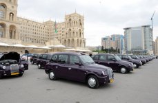 Президент Азербайджана Ильхам Алиев ознакомился с доставленными в Баку новыми автомобилями (ФОТО)