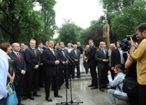 Президент Ильхам Алиев: В одном из парков Баку будет установлен памятник прославленному сербскому ученому Николе Тесле (версия 2) (ФОТО)