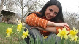 Ведущая и певица Хаяла Манафлы утопает в прекрасном саду - толкование цветов  (фотосессия)