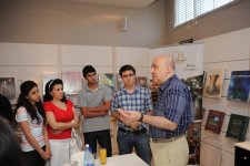 Чингиз Абдуллаев провел встречу с читателями (фотосессия)