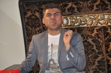 Самовлюбленный певец Акпер, танцовщица... - за кулисами "летнего хита" (фотосессия)