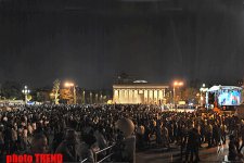 Праздничный концерт и салют в Баку в честь Дня национального спасения (фотосессия)