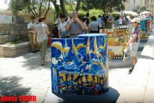 В Баку появились красочные Девичьи Башни, созданные зарубежными художниками и детьми (фотосессия)