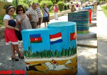 В Баку появились красочные Девичьи Башни, созданные зарубежными художниками и детьми (фотосессия)