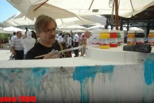 В Баку появились красочные Девичьи Башни, созданные зарубежными художниками и детьми (фотосессия)