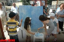 В Баку появились красочные Девичьи Башни, созданные зарубежными художниками и детьми (фотосессия)