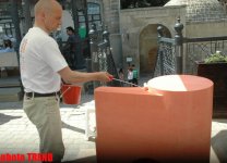 В Баку появились красочные Девичьи Башни, созданные зарубежными художниками и детьми (фотосессия)