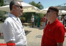 В Баку появились красочные Девичьи Башни, созданные зарубежными художниками и детьми (фотосессия)